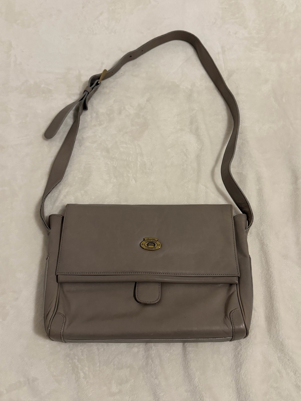 Etienne Aigner Taupe Leather Shoulder Bag w/ Magnetic Snap Close & Gold Accent